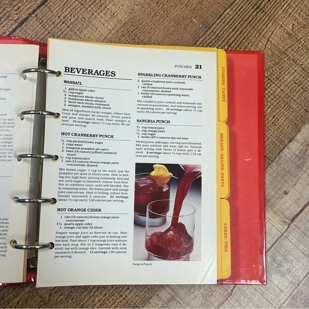 Vintage 1987 Golden Betty Crocker's Cookbook 5 Ring Binder Hardcover Recipes
